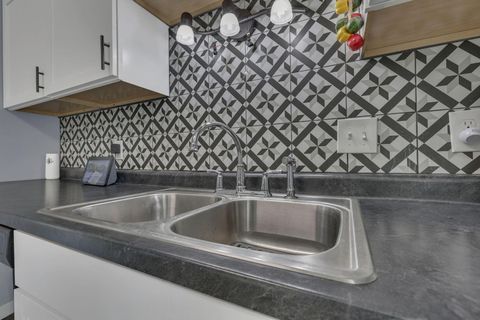 Tiny photo for 538 E 6th Avenue, Lancaster, OH 43130 (MLS # 226000727)