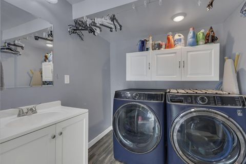 Tiny photo for 538 E 6th Avenue, Lancaster, OH 43130 (MLS # 226000727)