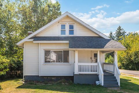 Photo of 927 Bellefontaine Avenue, Marion, OH 43302 (MLS # 225042474)