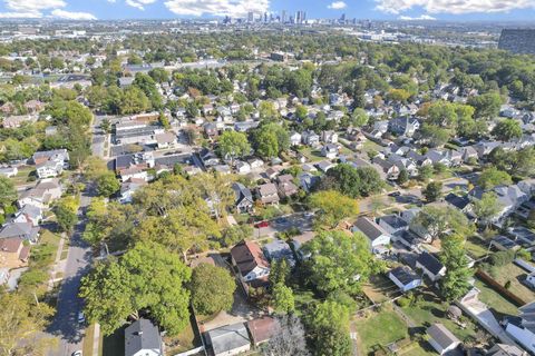Tiny photo for 1384 Glenn Avenue, Columbus, OH 43212 (MLS # 225037566)