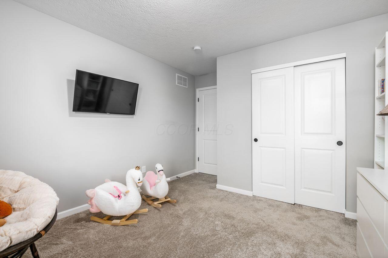 1610 Silverlawn Drive, Grove City, Ohio image 31