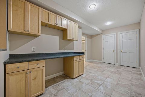 Tiny photo for 477 Stratshire Lane, Columbus, OH 43230 (MLS # 225045553)