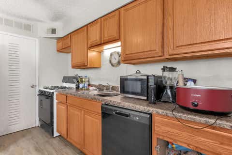 Tiny photo for 219 Buckeye Circle, Columbus, OH 43217 (MLS # 226029471)