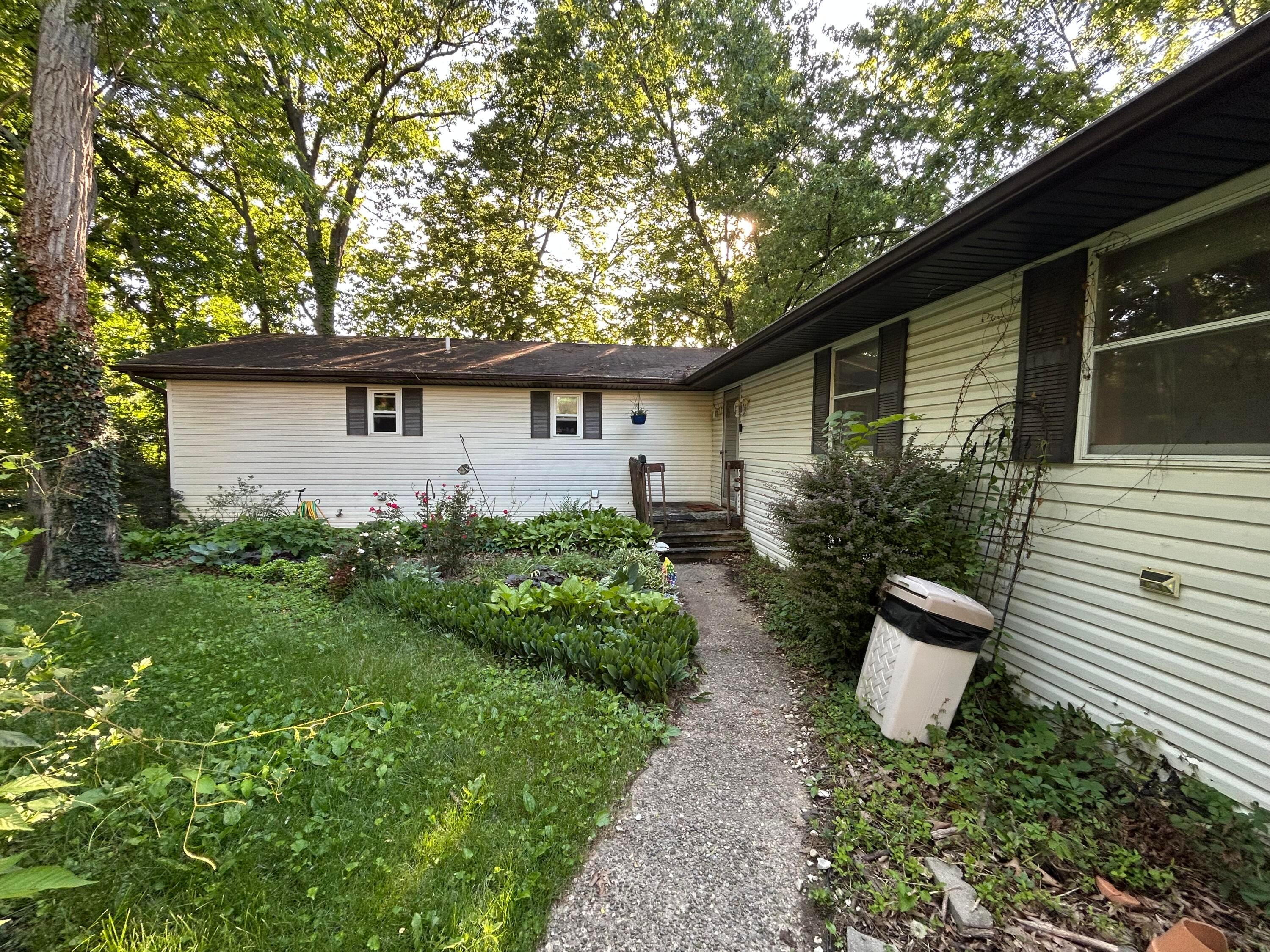 1069 Edgewood Drive