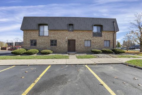 Photo of 625 Country Club Drive F7 #F7, Newark, OH 43055 (MLS # 225043358)