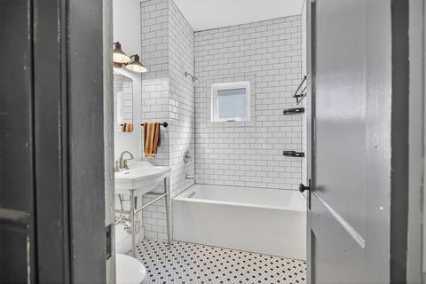 Tiny photo for 2136 Dartmouth Avenue, Columbus, OH 43219 (MLS # 225037781)