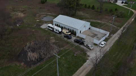 Photo of 2725 Summit Road SW, Pataskala, OH 43062 (MLS # 226011861)