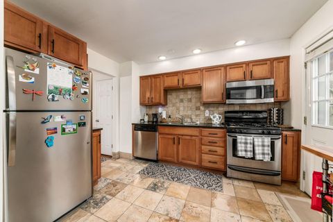 Tiny photo for 287 Fenway Road B #B, Columbus, OH 43214 (MLS # 225044789)