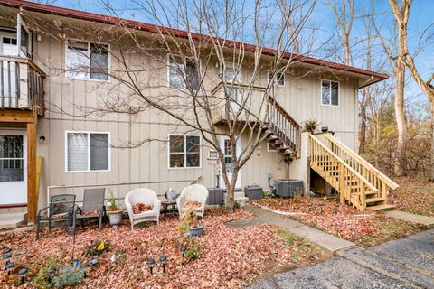 Tiny photo for 287 Fenway Road B #B, Columbus, OH 43214 (MLS # 225044789)