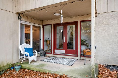 Tiny photo for 287 Fenway Road B #B, Columbus, OH 43214 (MLS # 225044789)