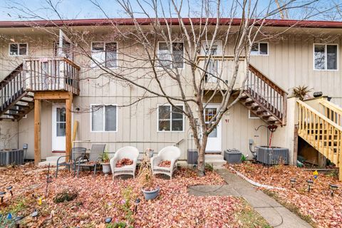 Tiny photo for 287 Fenway Road B #B, Columbus, OH 43214 (MLS # 225044789)