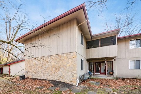 Tiny photo for 287 Fenway Road B #B, Columbus, OH 43214 (MLS # 225044789)