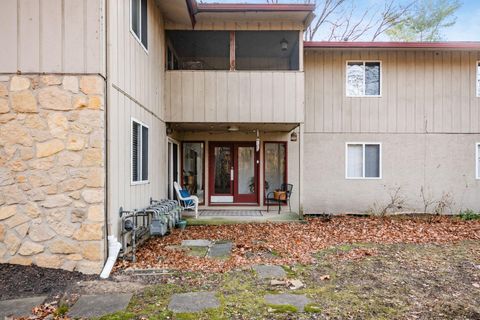 Tiny photo for 287 Fenway Road B #B, Columbus, OH 43214 (MLS # 225044789)