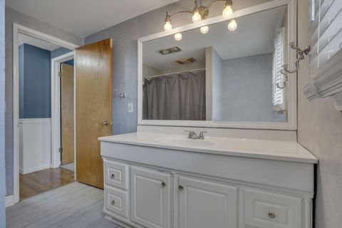 Tiny photo for 480 Yarmouth Lane, Columbus, OH 43228 (MLS # 225046209)