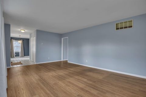 Tiny photo for 480 Yarmouth Lane, Columbus, OH 43228 (MLS # 225046209)