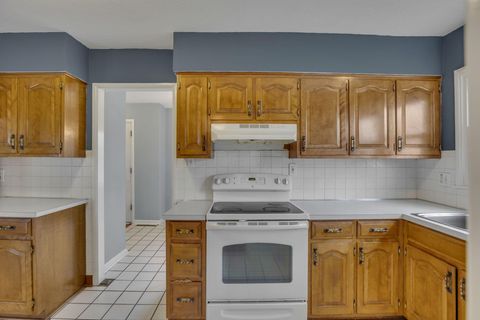 Tiny photo for 480 Yarmouth Lane, Columbus, OH 43228 (MLS # 225046209)