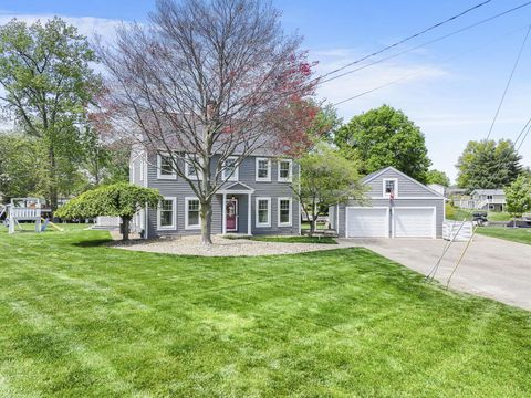 Photo of 118 Sprague Drive, Hebron, OH 43025 (MLS # 226014703)