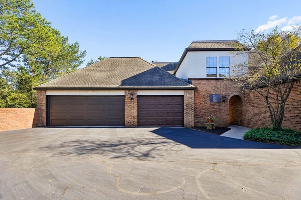 1221 FOUNTAINE DR, COLUMBUS, OH 43221 - Image 9a8cc8befdee48204a26f0d5c327b2eb/337641471