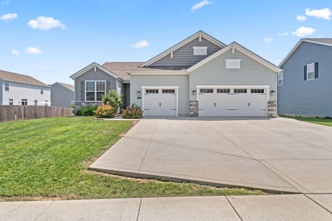 Photo of 202 Red Oak Pass, Commercial Point, OH 43116 (MLS # 226029113)