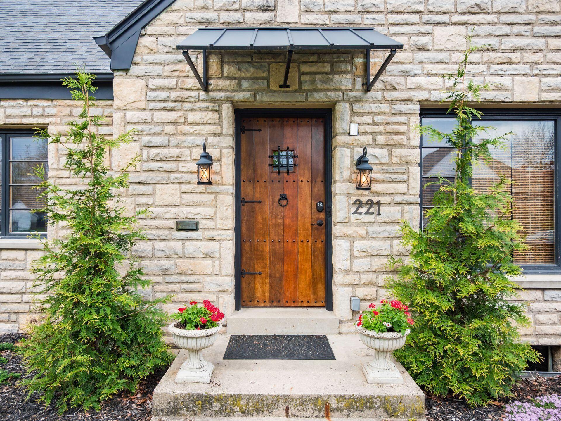 221 S Algonquin Avenue