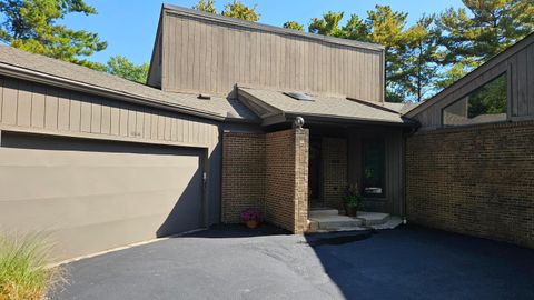 Tiny photo for 1616 Coppertree Road 1615 #1615, Columbus, OH 43232 (MLS # 225039507)