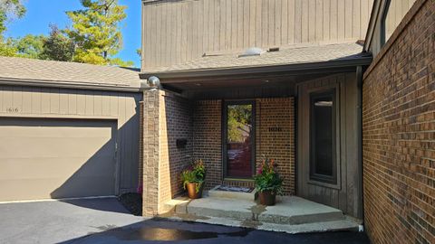 Tiny photo for 1616 Coppertree Road 1615 #1615, Columbus, OH 43232 (MLS # 225039507)