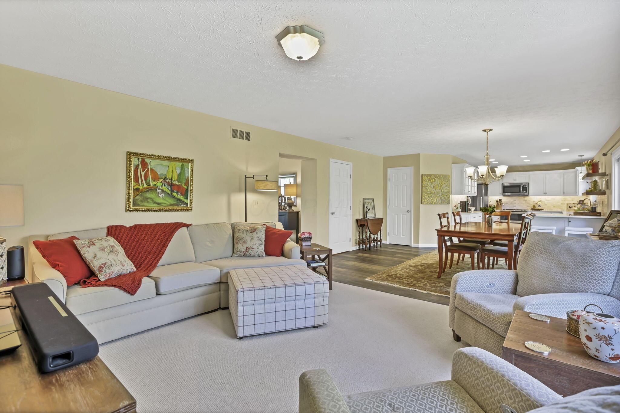 1630 Sapphire Drive, Grove City, Ohio image 25