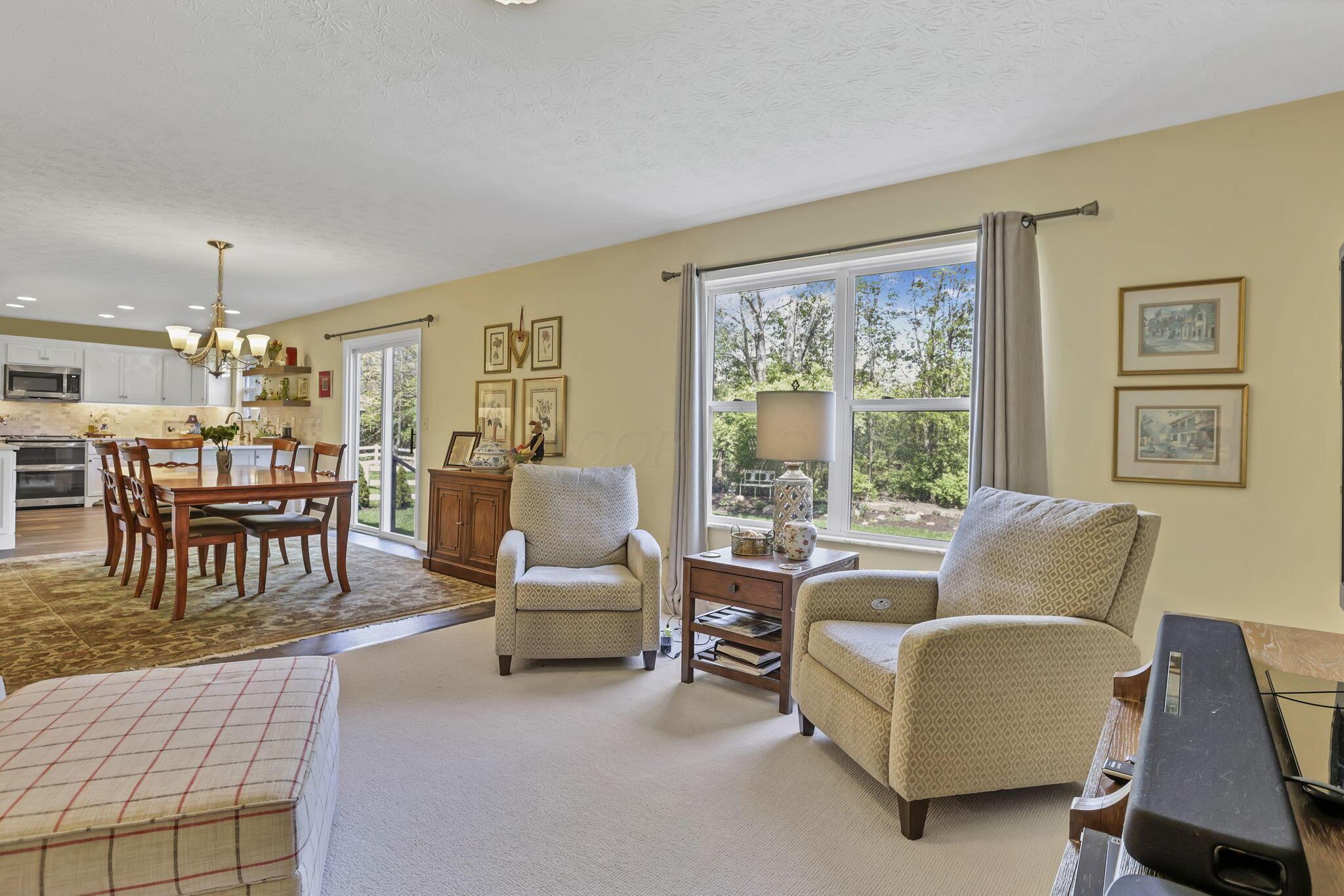 1630 Sapphire Drive, Grove City, Ohio image 27