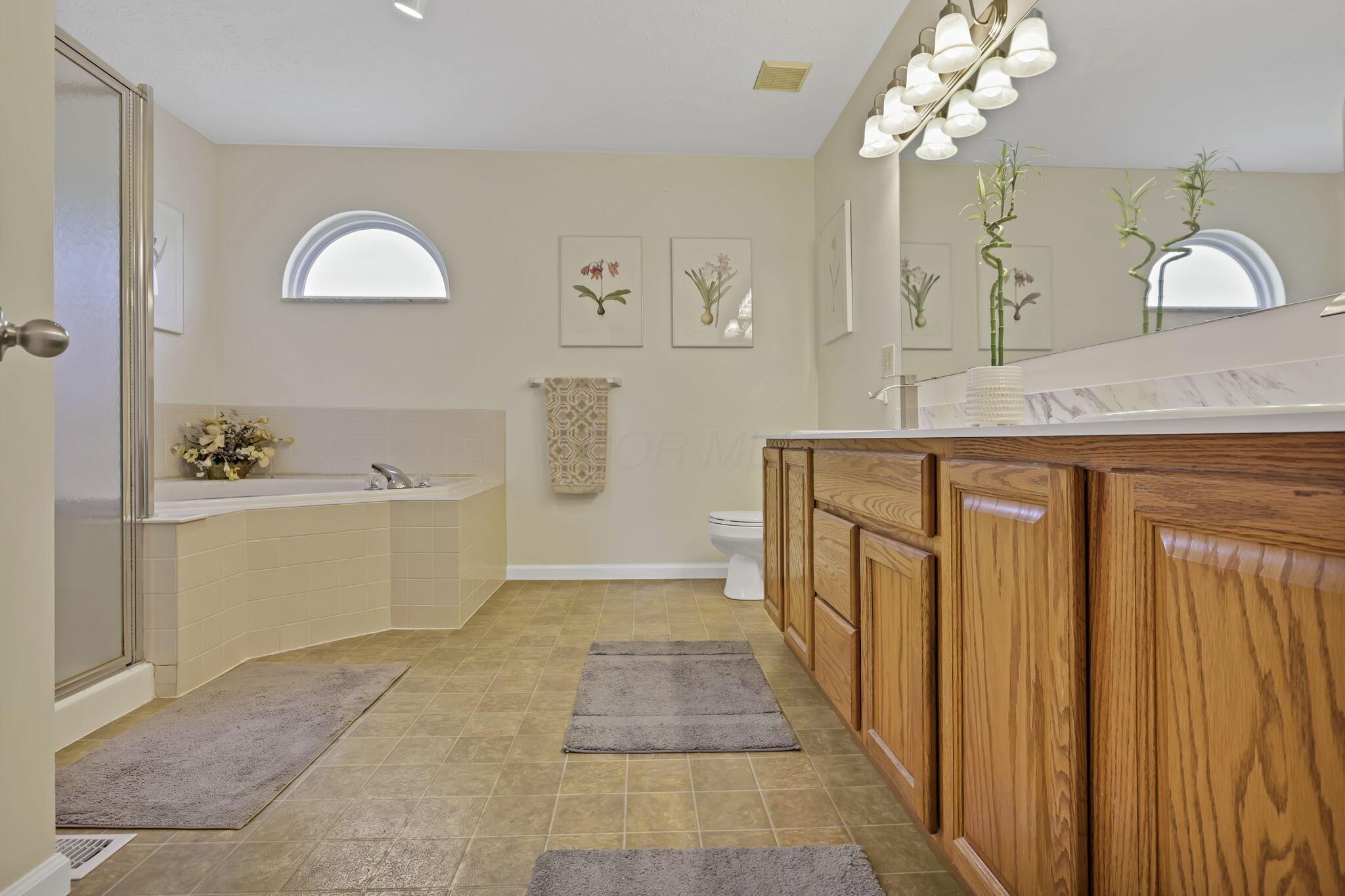 1630 Sapphire Drive, Grove City, Ohio image 36
