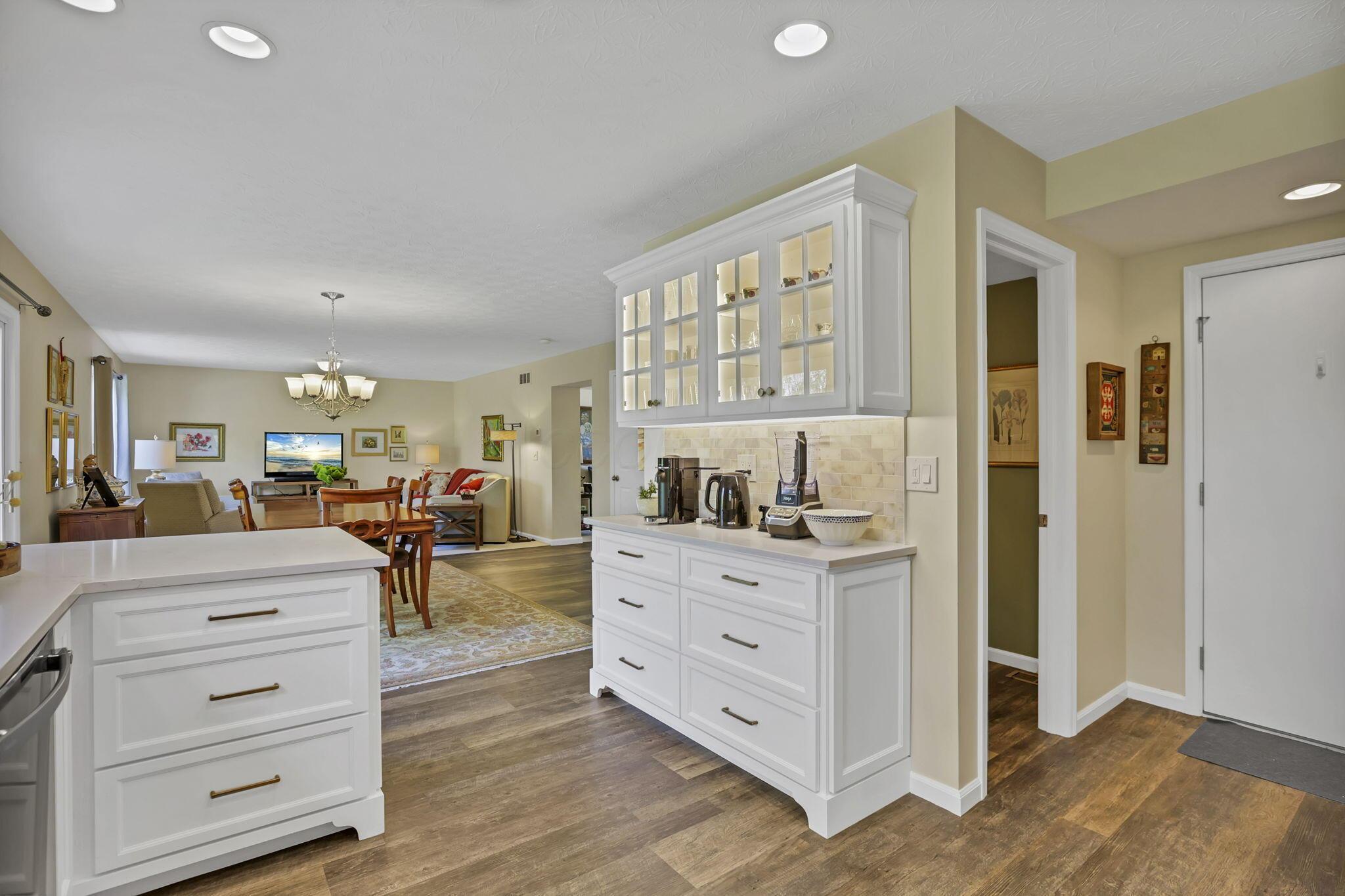 1630 Sapphire Drive, Grove City, Ohio image 22