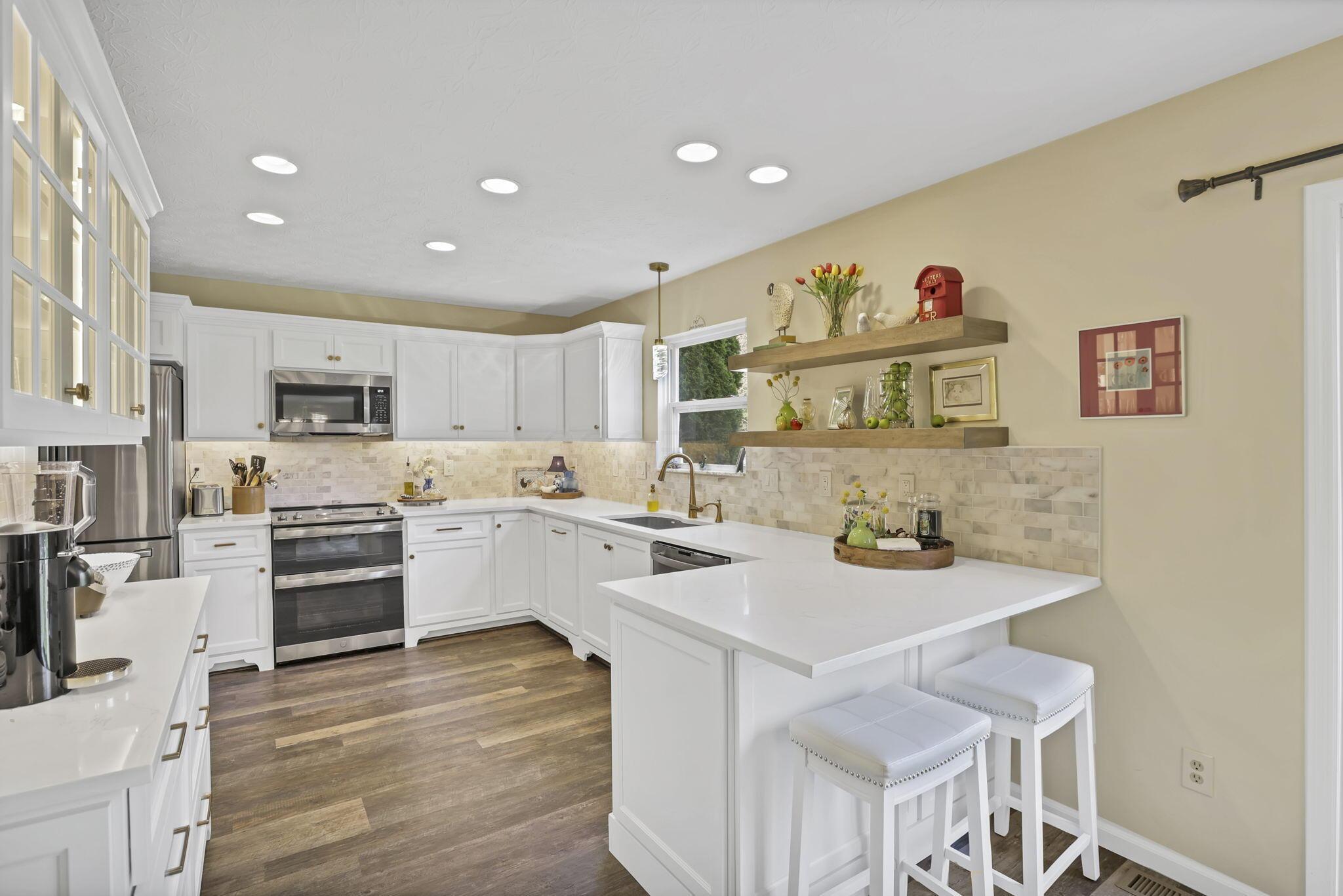 1630 Sapphire Drive, Grove City, Ohio image 16