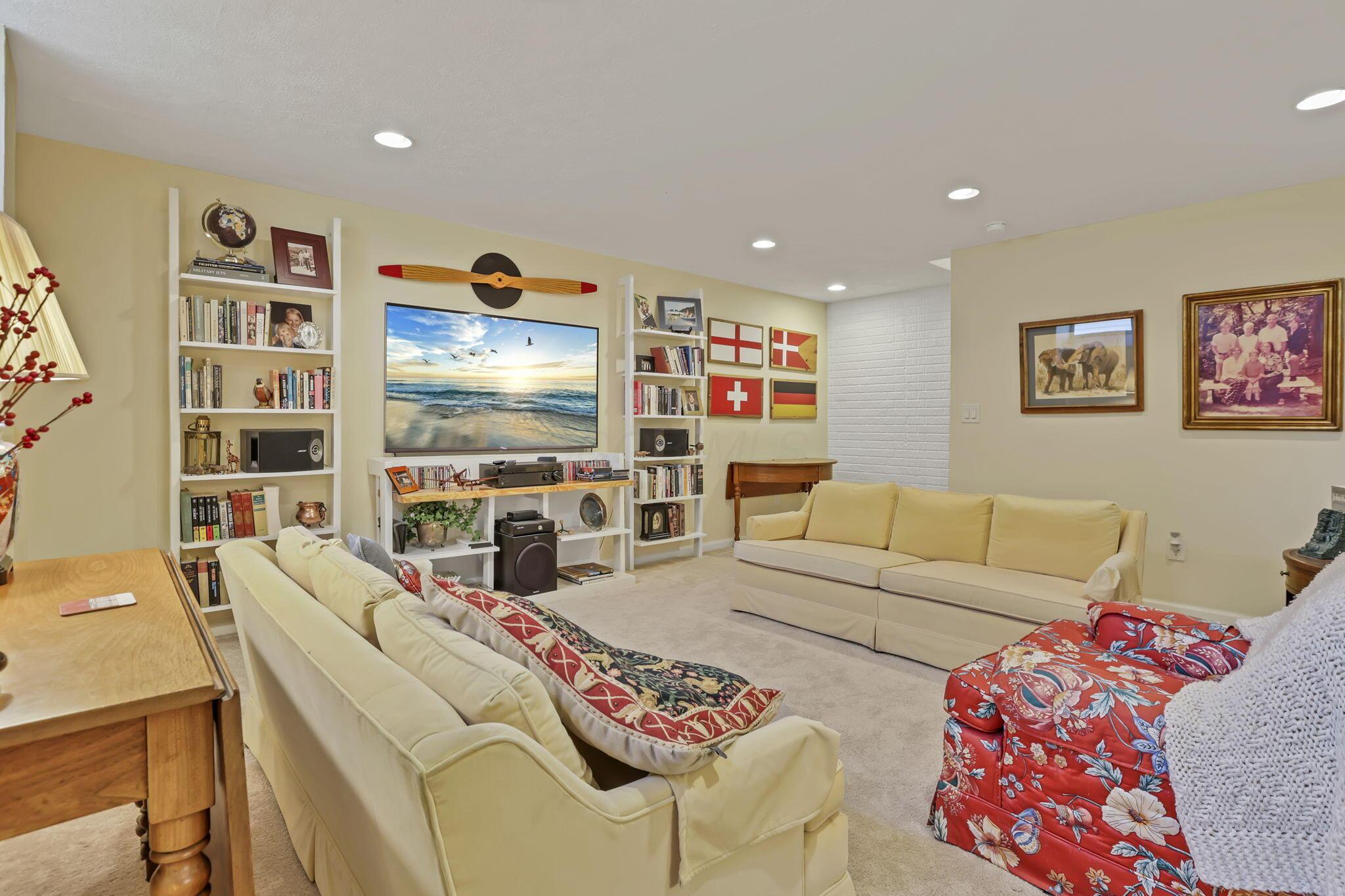 1630 Sapphire Drive, Grove City, Ohio image 49