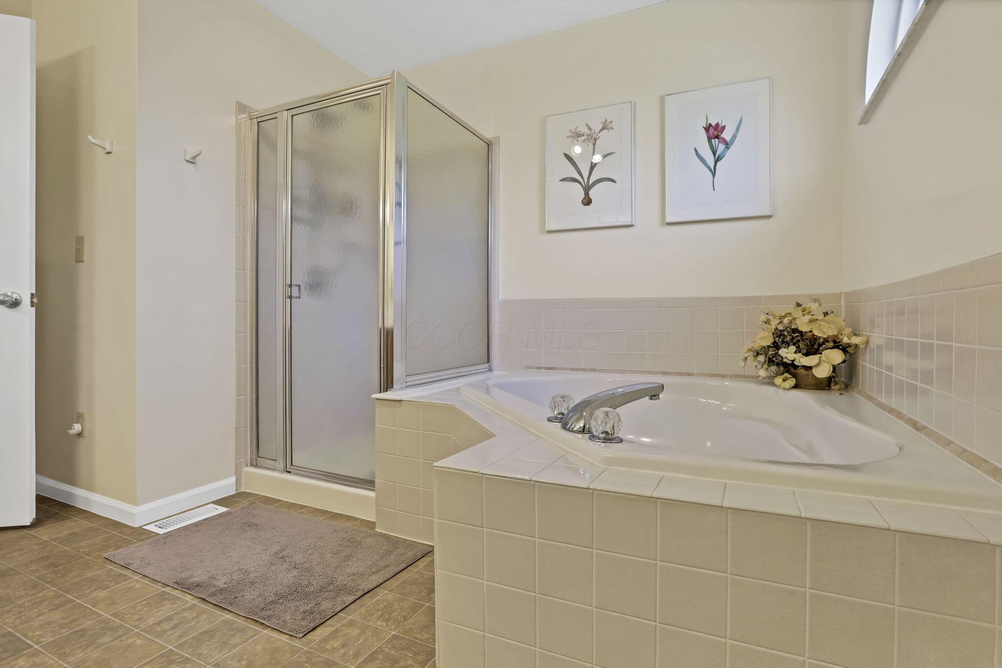 1630 Sapphire Drive, Grove City, Ohio image 37