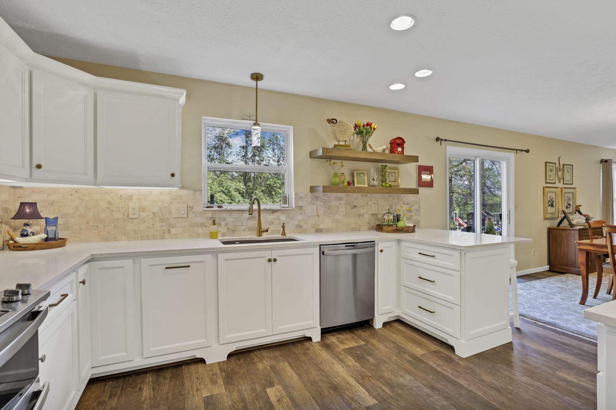 1630 Sapphire Drive, Grove City, Ohio image 17