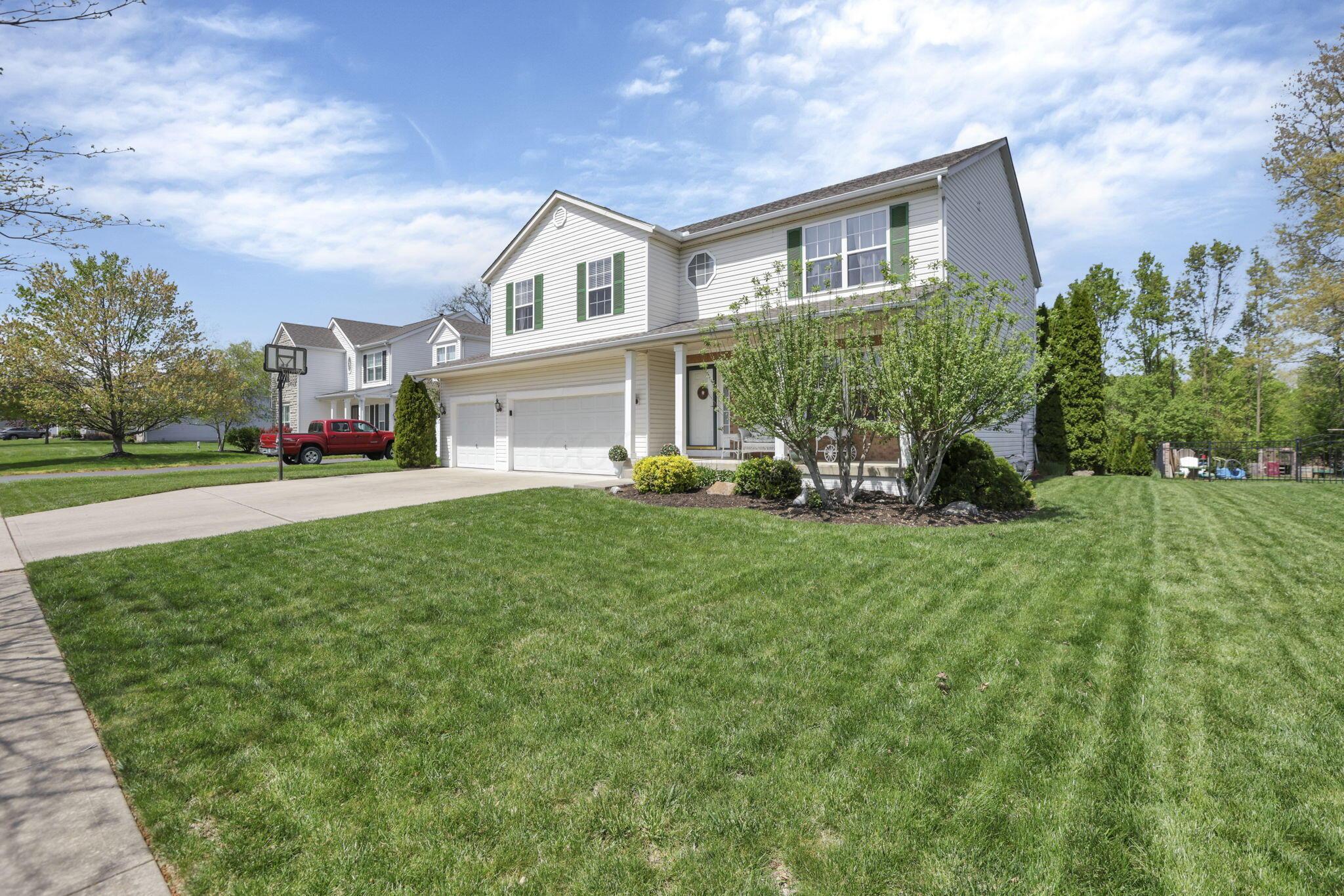 1630 Sapphire Drive, Grove City, Ohio image 4