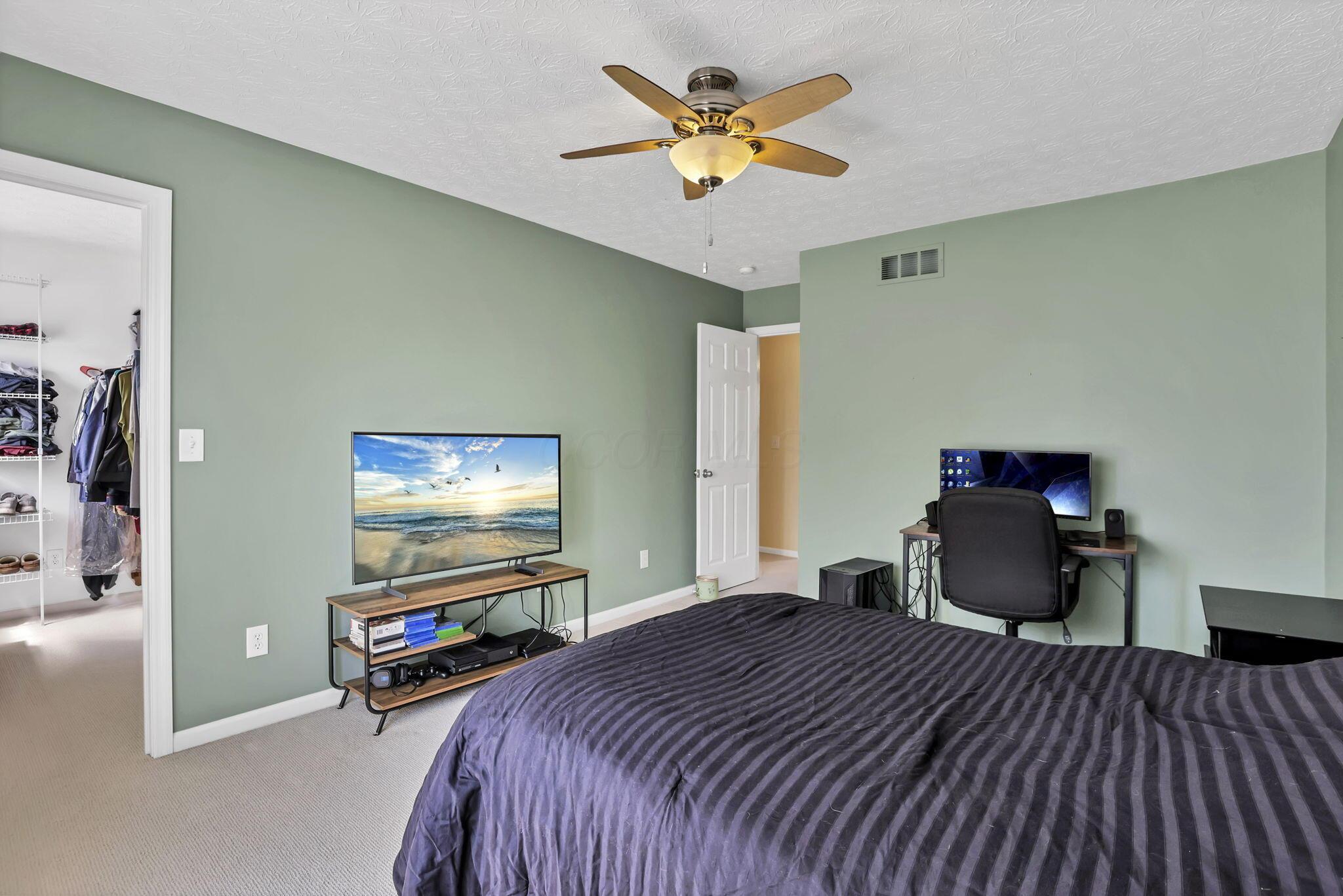 1630 Sapphire Drive, Grove City, Ohio image 41