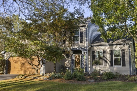 Photo of 5146 Drumcliff Court, Columbus, OH 43221 (MLS # 226038117)