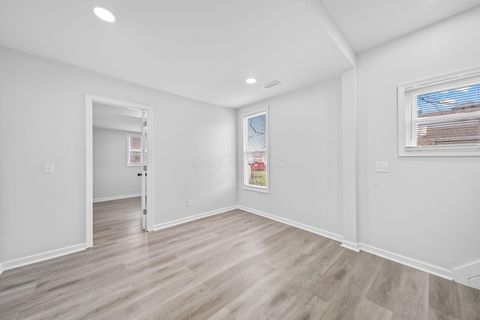 Tiny photo for 2841 E 10th Avenue, Columbus, OH 43219 (MLS # 225044525)