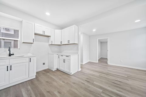 Tiny photo for 2841 E 10th Avenue, Columbus, OH 43219 (MLS # 225044525)