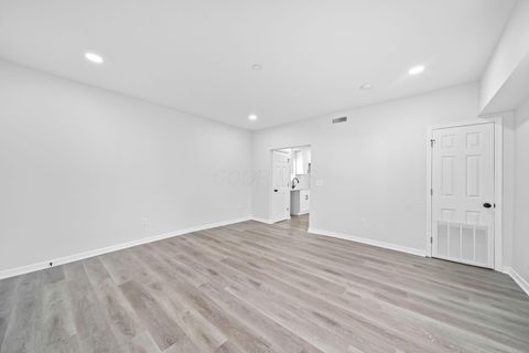 Tiny photo for 2841 E 10th Avenue, Columbus, OH 43219 (MLS # 225044525)