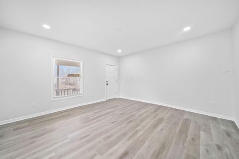 Tiny photo for 2841 E 10th Avenue, Columbus, OH 43219 (MLS # 225044525)