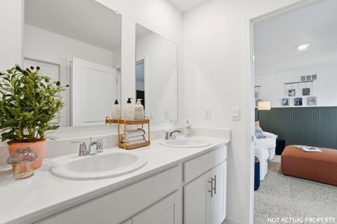 Tiny photo for 141 Brookside Drive, Jeffersonville, OH 43128 (MLS # 225045247)