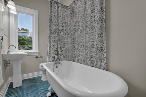 Tiny photo for 325 W 6th Avenue, Columbus, OH 43201 (MLS # 226033913)
