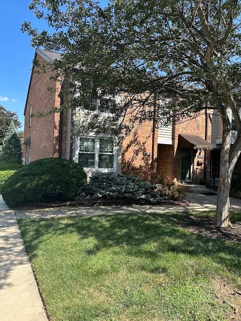 Photo of 5125 Sansom Court 25 #25, Columbus, OH 43220 (MLS # 226033194)