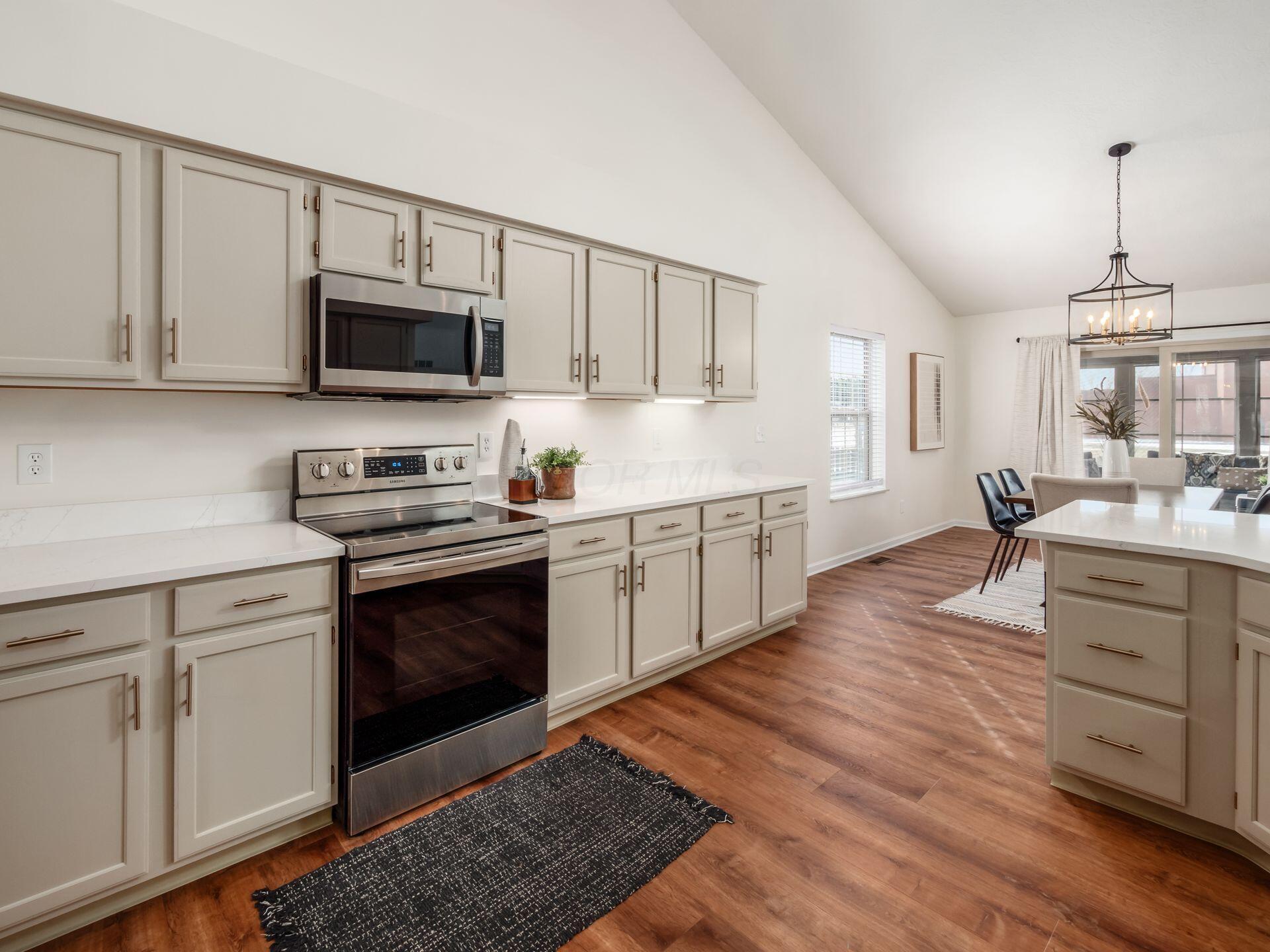 4477 Huntwicke Drive, Hilliard, Ohio image 12