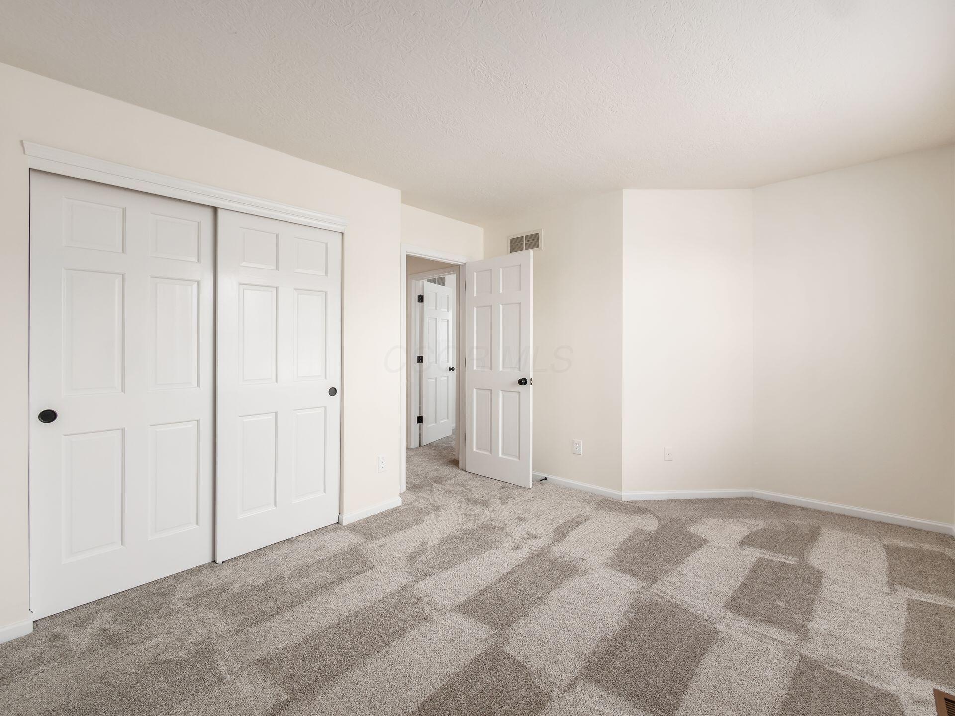 4477 Huntwicke Drive, Hilliard, Ohio image 37
