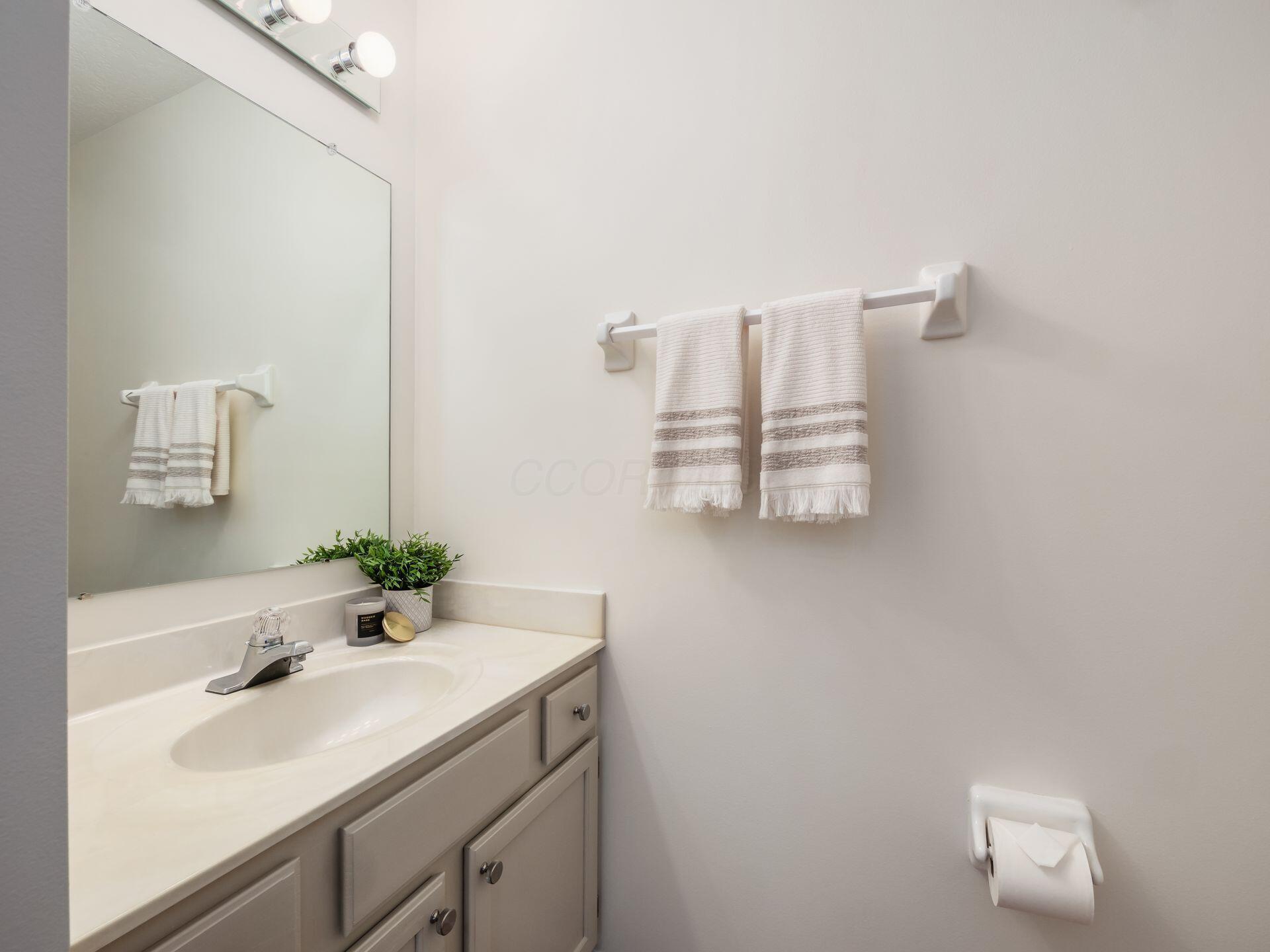 4477 Huntwicke Drive, Hilliard, Ohio image 23