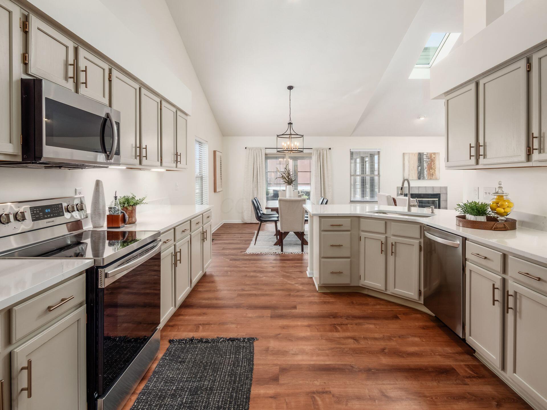 4477 Huntwicke Drive, Hilliard, Ohio image 11