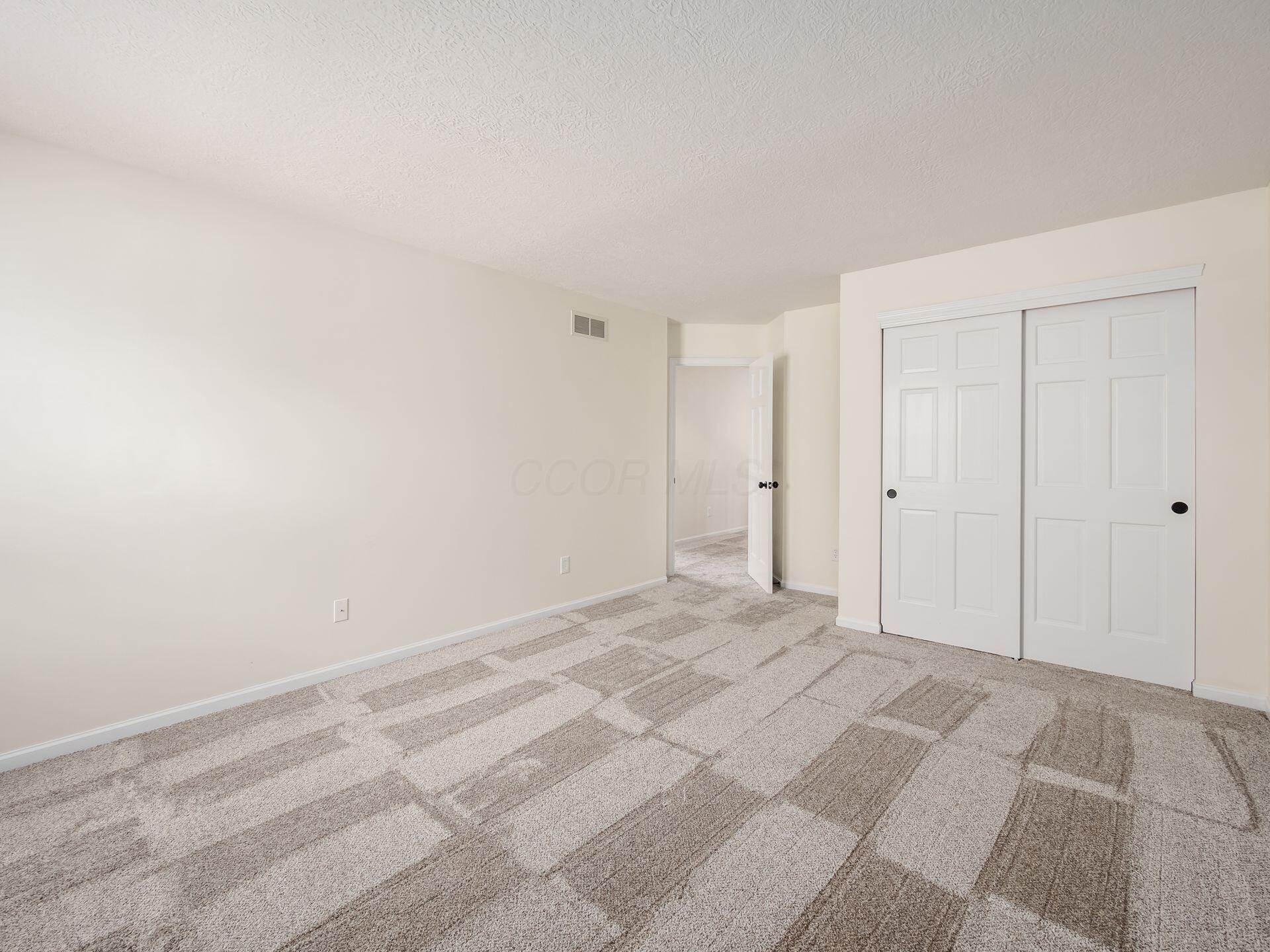 4477 Huntwicke Drive, Hilliard, Ohio image 33