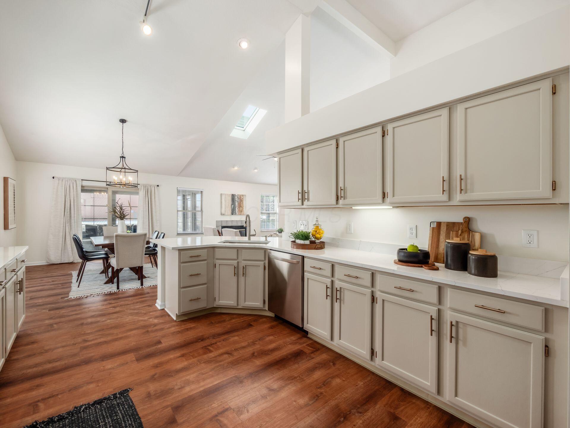 4477 Huntwicke Drive, Hilliard, Ohio image 10